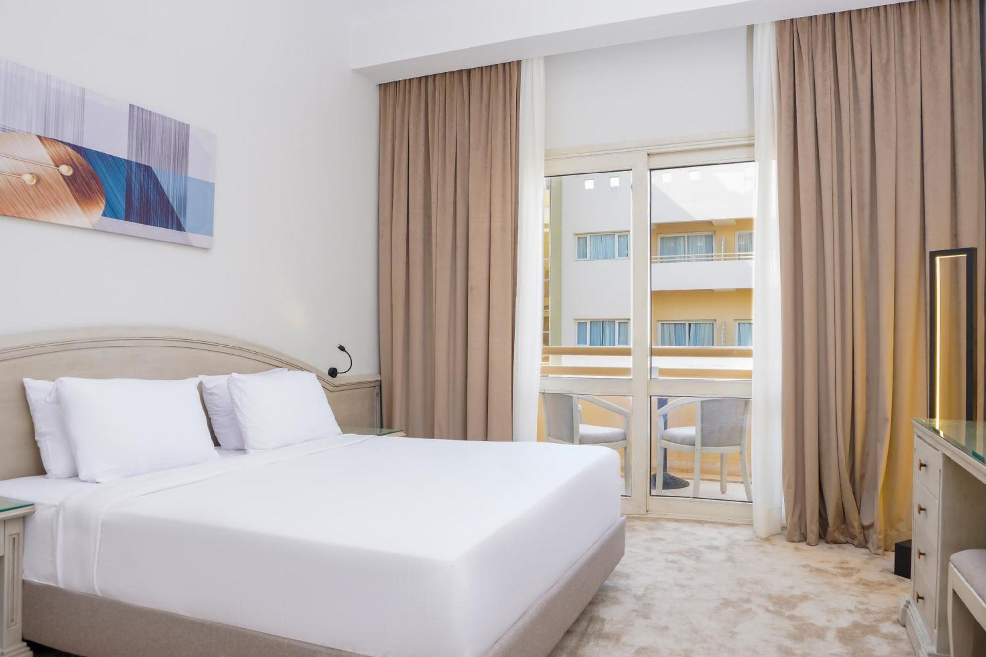 Triumph Plaza 4*